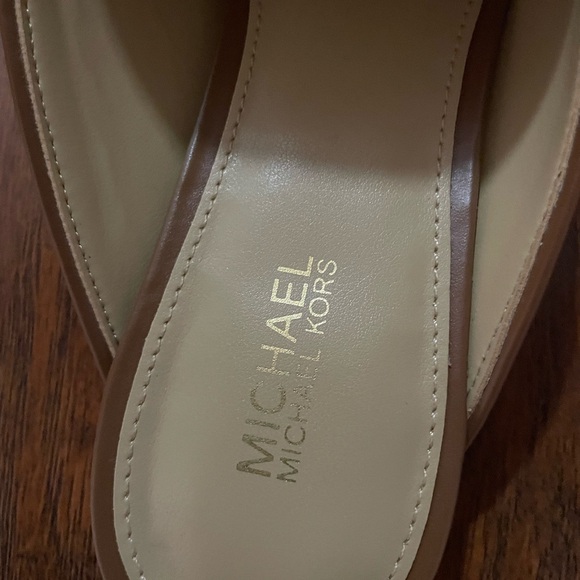 Michael Kors shoes - Picture 2 of 3